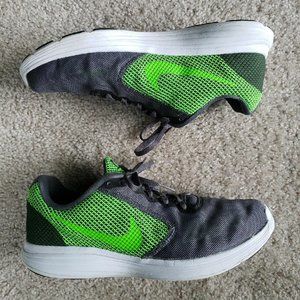 Nike Revolution 3 Shoes